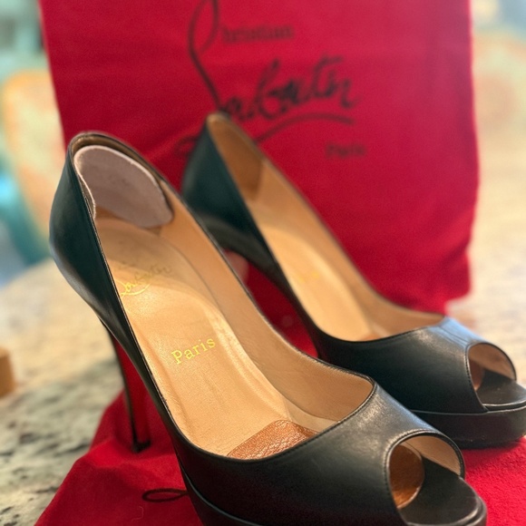 Christian Louboutin heels size 38 1/2 size 8.5 - Picture 1 of 8
